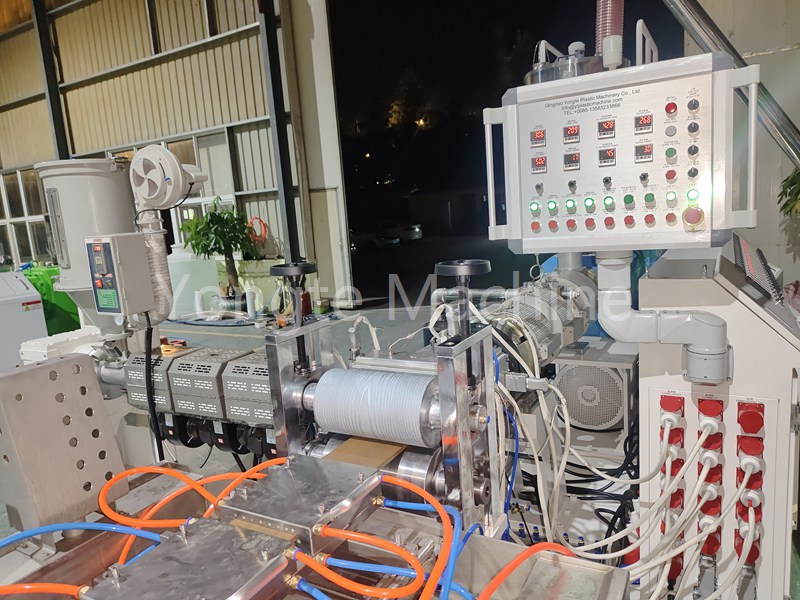 Attrezzature per coestrusione Yongte Plastic Machine WPC: sviluppare il mercato con forza