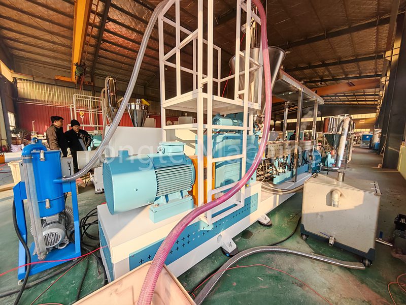 Macchina del granulatore WPC di aggiornamento Yongte testata con successo con alta capacità e basso consumo energetico