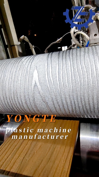 Yongte Plastic Machinery dignava l'industria delle pavimenti in plastica in legno e coltiva profondamente il mercato europeo e americano di protezione ambientale.