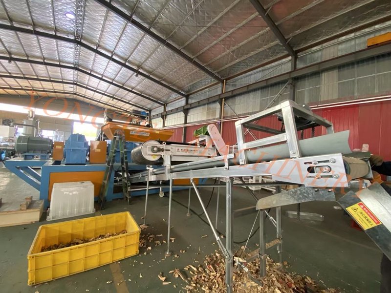 Shredder in legno di Qingdao Yongte Plastic Machinery è stato testato con successo