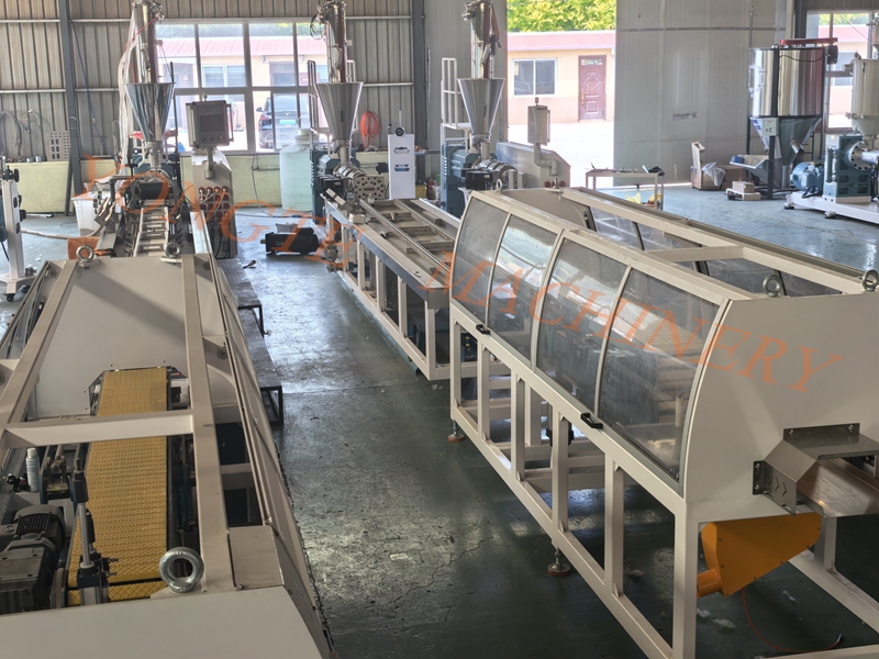 La linea di produzione WPC accuratamente costruita per i clienti europei sta per essere completato