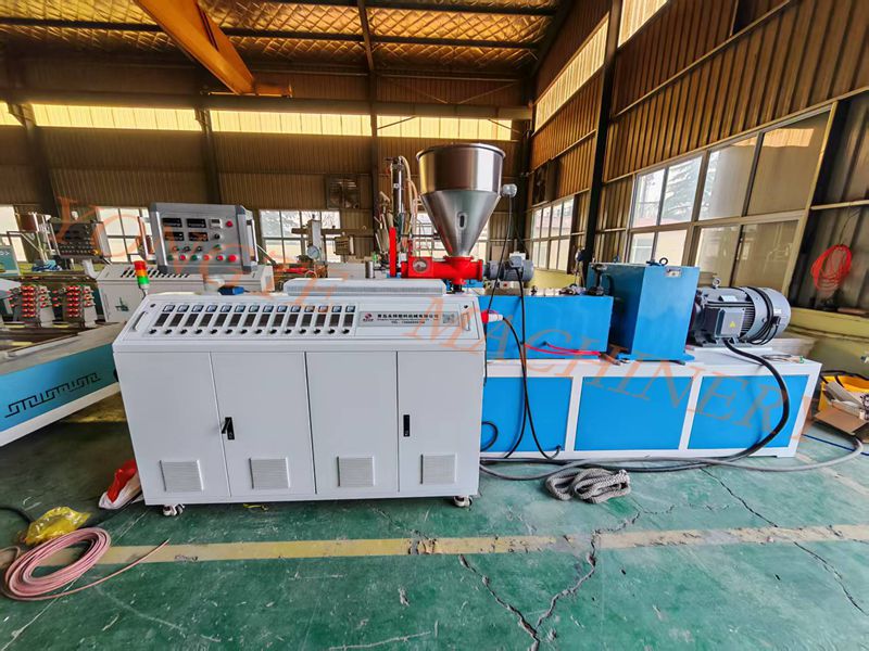 L'attrezzatura per automazione dei macchinari in plastica Yongte è popolare in Europa