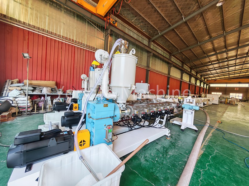 Yongte 75-125 mm Line di produzione di tubi PPR a tre strati insettata correttamente