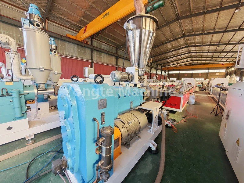 La linea di produzione di telai per porte WPC è stata spedita con successo in India