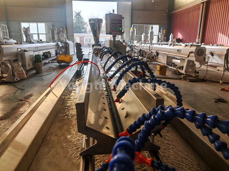 Macchina per tubi in gomma