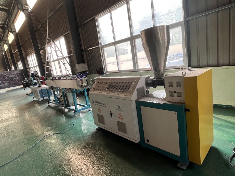 La storia di successo della nostra macchina per la produzione di tubi in gomma in Cina