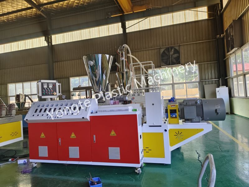 Yongte Produzione di finiture per estrusore WPC ad alta efficienza
