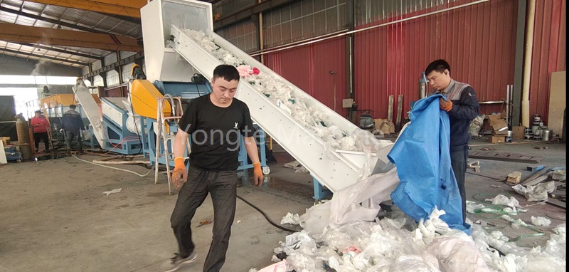 L'attrezzatura per il riciclaggio del film plastico Yongte ha superato con successo l'ispezione di accettazione