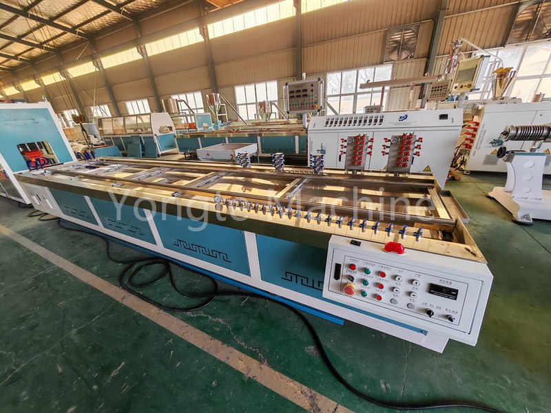 Yongte Plastic Machinery lancia un nuovo estrustore di serbatoi di collezione di acqua piovana in PVC