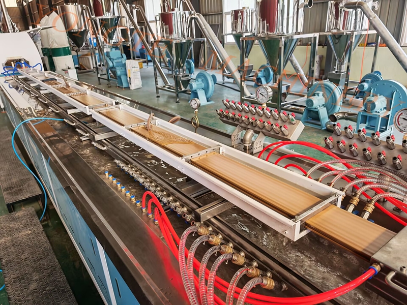 La linea di produzione di produzione in plastica in plastica in legno di Qingdao Yongte ha completato con successo la corsa di prova