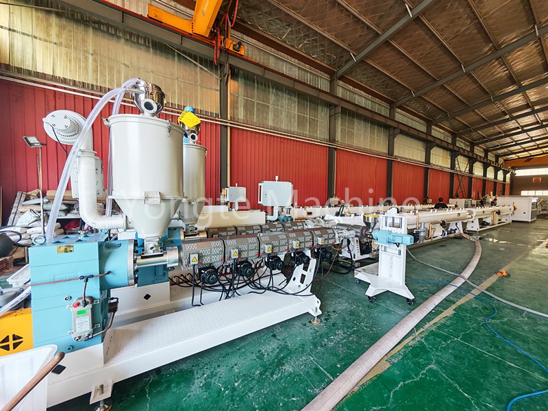 La macchina di produzione di tubi PPR di Yongte ha completato con successo la sua corsa di prova.