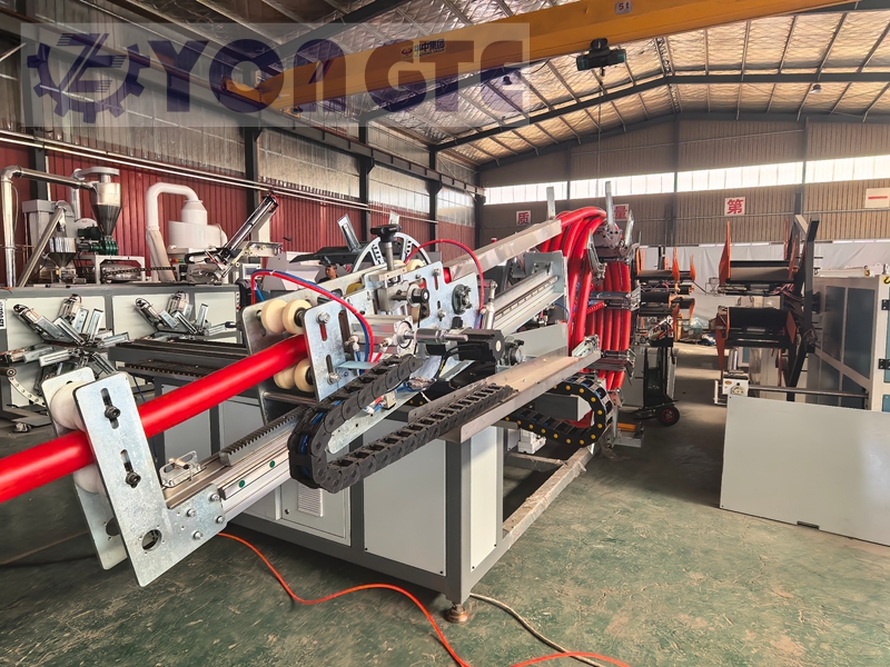 L'avvolgitrice sviluppata internamente da Yongte Plastics Machinery risolve il dilemma dell'avvolgimento per tubi in PE di grande diametro