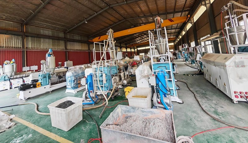 Linea di produzione automatica di porte WPC