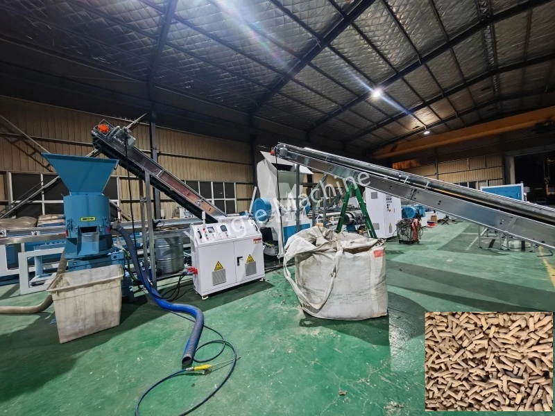 Waste clothes recycling machine