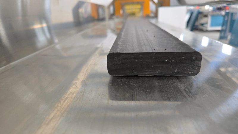 Macchina per la produzione di pannelli in legno di plastica