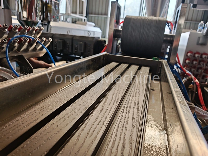 Soluzione composita di rifiuti di plastica e legno